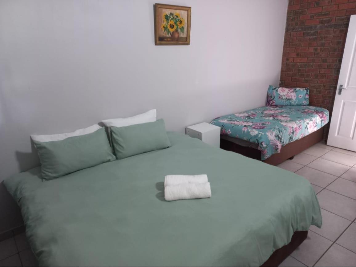 Blue Mountain Farm Lodge, Cabins & Cottages Swellendam Rom bilde